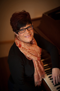 lucia unrau-head shot